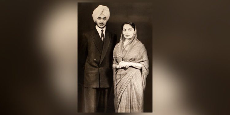 Punjab Chief Minister Amarinder Singh with his mother Mehtab Kaur. Source Twitter.