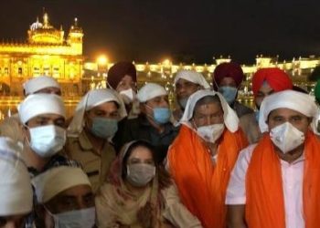 Harish Rawat pays obeisance at Sri Darbar Sahib