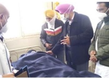 Balbir Sidhu meets injured farmers