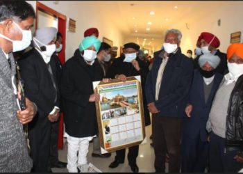 Punjab Chief Minister Captain Amarinder Singh released the New Year calendar-2021 of the Central Valmiki Sabha, India on Thursday. PPCC President Mr. Sunil Jakhar, Chairman, Punjab State Safai Karamchari Commission Geja Ram Valmiki, MLA Khanna Gurkirat Singh and former Minister Tej Parkash Singh are also seen in the picture.