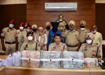 SSP Navjot Singh Mahal briefing about the arrest of three persons with drugs and drug money at Police Lines, Hoshiarpur on Wednesday.