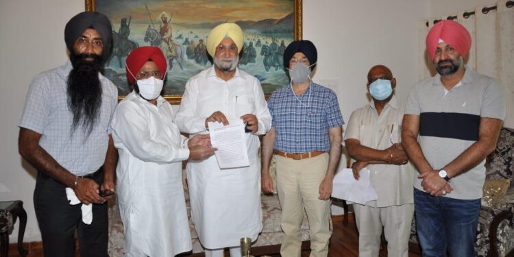 Cooperation Minister Sukhjinder Singh Randhawa during a meeting with the office bearers of PDFA at Chandigarh on Tuesday