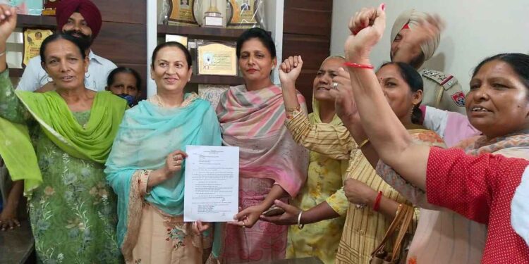 Anganwadi Workers and helpers called off strike expressing gratitude towards Cabinet Minister