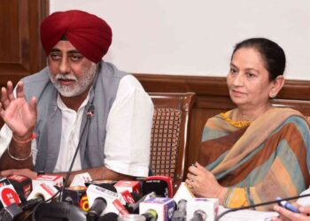 the Revenue and Rehabilitation Minister Mrs. Aruna Chaudhary and Agriculture Minister Mr. Randeep Singh Nabha in a joint press conference here at Punjab Bhawan today