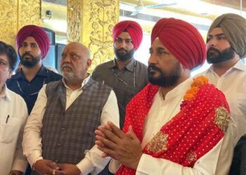 Chief Minister paid obeisance at the revered Shakti Peeth Sri Devi Talaab Mandi-