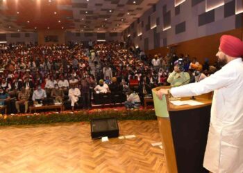 PUNJAB CM EXHORTS TEACHERS TO BECOME ROLE MODELS IN TRANSFORMING DESTINY OF STUDENTS