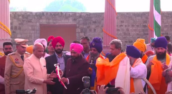 Chief Minister Charanjit Singh Channi along with Punjab Governor Banwari Lal Purohit dedicates the historic Daastan-e-Shahadat at Sri Chamkaur Sahib