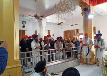 Governor Punjab pays obeisance at Takht Sri Kesgarh Sahib