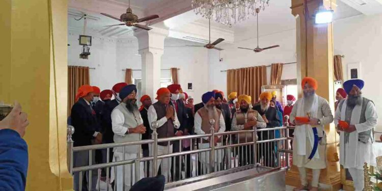 Governor Punjab pays obeisance at Takht Sri Kesgarh Sahib