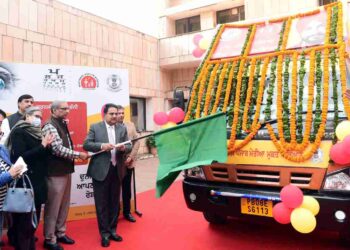 O.P. Soni Flags Off Mukh Mantri Motiya Mukt Abhiyan Awareness Vans