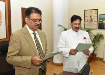 CS ADMINISTERS OATH TO SHEKHAR SHUKLA AS CHAIRMAN OF PSSSB