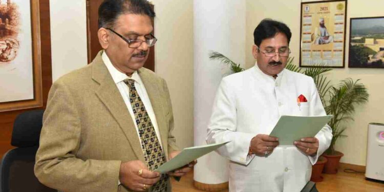 CS ADMINISTERS OATH TO SHEKHAR SHUKLA AS CHAIRMAN OF PSSSB