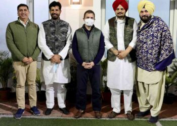 Congress leader Rahul Gandhi met with the AICC Punjab Affairs In-charge Harish Chaudhary, PPCC President Navjot Singh Sidhu, Punjab Transport Minister Amarinder Singh Raja Warring alongwith the newly inducted party member Sidhu Moosewala in New Delhi earlier today.