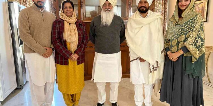 DERA BEAS CHIEF BABA GURINDER SINGH DHILLON CALLS ON CM