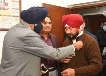 Director Defence Services Welfare Punjab Brig Satinder Singh (Retd.) on Tuesday pinned Armed Forces Flag on the Punjab Chief Minister Charanjit Singh Channi here at Punjab Bhawan.