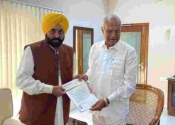 Bhagwant Mann on Saturday met Governor Banwarilal Purohit at the Raj Bhawan