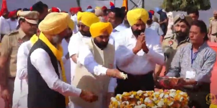 CM Bhagwant Mann paying tributes