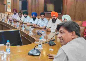 Punjab Revenue, Rehabilitation and Disaster Management Minister Mr. Bram Shanker Jimpa on Wednesday holding a meeting with representatives of Punjab Revenue Officers Association at Punjab Bhawan, Chandigarh.