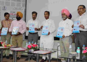 Dr. Vijay Singla Health and Family welfare minister Punjab releasing health department magzine.