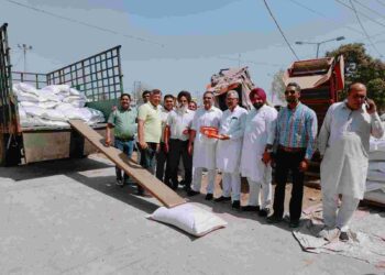 Food, Civil Supplies and Consumer Affairs Minister Mr. Lal Chand Kataruchak taking stock of the lifting arrangements at Rajpura Mandi.