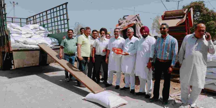 Food, Civil Supplies and Consumer Affairs Minister Mr. Lal Chand Kataruchak taking stock of the lifting arrangements at Rajpura Mandi.