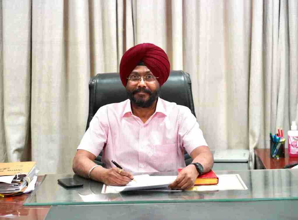 IAS Malwinder Singh Jaggi assumed the charge as Secretary in Info...
