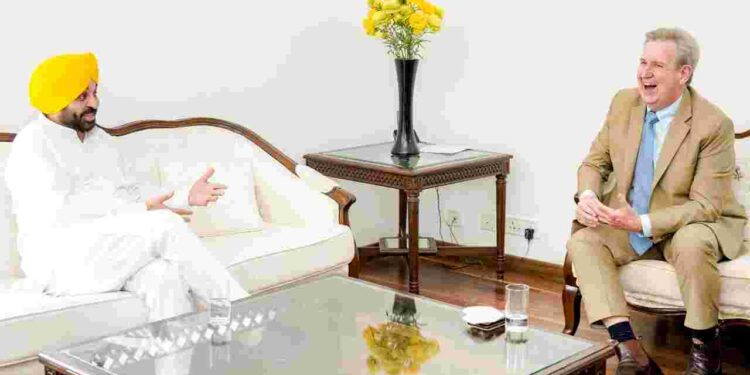 AUSTRALIAN HIGH COMMISSIONER BARRY O'FARRELL CALLS ON PUNJAB CM