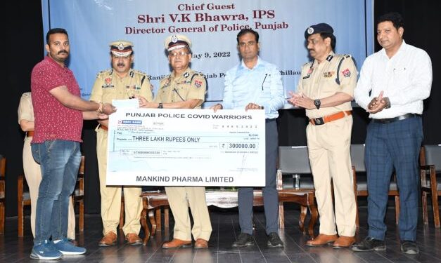 DGP PUNJAB PAYS TRIBUTES TO PUNJAB POLICE COVID-19 MARTYRS, GIVES RS 3 LAKH AS FINANCIAL AID TO FAMILIES