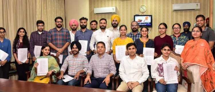 AMAN ARORA HANDS OVER JOB LETTERS TO 21 JUNIOR DRAFTSMAN