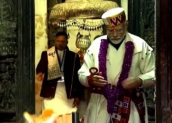 PM Modi offers prayers at Kedarnath temple-