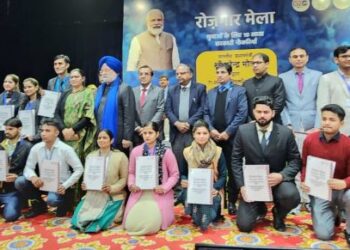 Union Minister of Petroleum and Natural Gas Sh. Hardeep Puri handed over  appointment letters to new appointees in various central government departments during Rozgar Mela