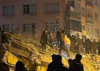 the death toll from the devastating earthquake that struck the two countries earlier this week has increased to 15,383 as of Thursday, according to authorities.