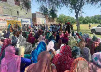 Cabinet Minister Dr. Baljit Kaur listens to problems of MNREGA workers in village Lakhewali