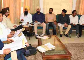 Bram Shanker Jimpa on Tuesday held a meeting with the Punjab Raj Zila Daftar Karamchari Union