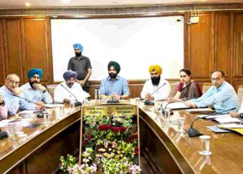 Laljit Singh Bhullar assures mini and big private bus operators to remove flaws in time-table soon