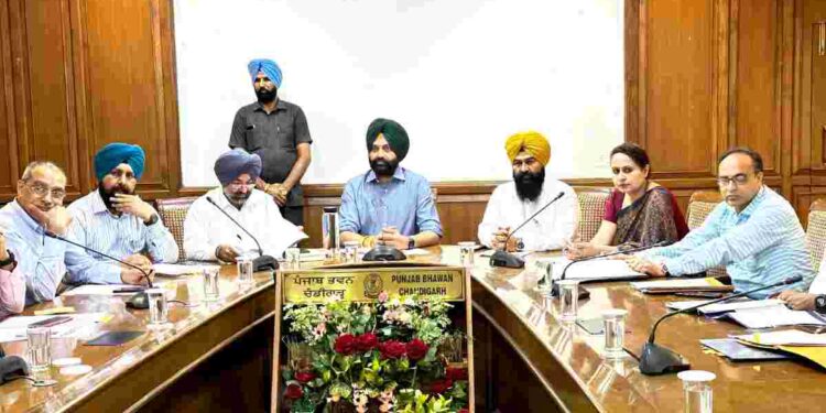 Laljit Singh Bhullar assures mini and big private bus operators to remove flaws in time-table soon