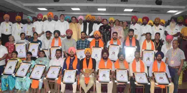 Balkar Singh felicitates 25 youth of deprived section, selected for government jobs