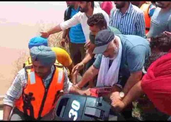 Chetan Singh Jauramajra arrives to safely evacuate families of habitants stranded in floodwaters