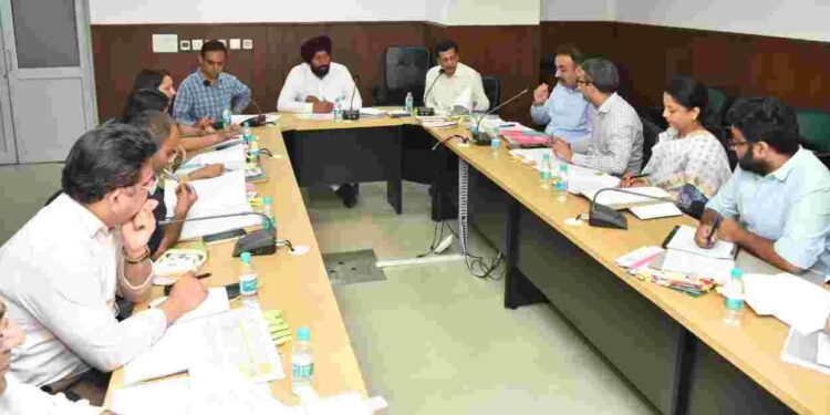 Local Government Minister Balkar Singh Holds Meeting with Officials Regarding Important Issues of Municipal Corporations