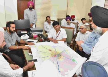 Minister Gurmeet Singh Meet Hayer during a meeting with a delegation