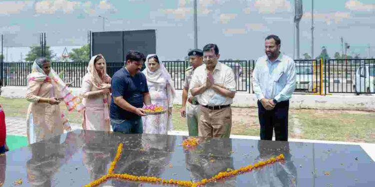 The Chief Secretary, who was here to pay floral tributes to great martyr at his native village