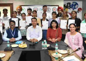 15 students from Punjab Meritorious Schools make it to MNC; Aman Arora felicitates them with laptops