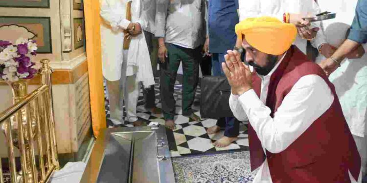 CM PAYS OBEISANCE AT GURDWARA SRI BABA BAKALA SAHIB