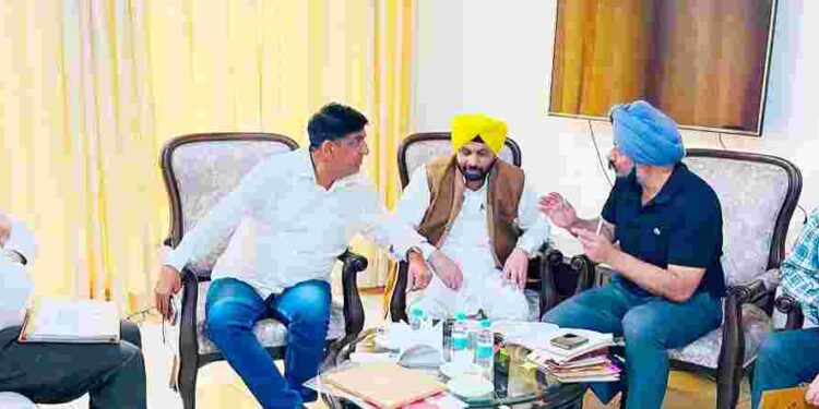 Minister Bram Shanker Jimpa today held a high-level meeting with PWD Minister Harbhajan Singh ETO regarding the new medical college