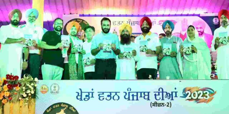 released the book 'Hockey Da Jadugar Major Dhyan Chand'. This children's literature book has been written by Navdeep Singh Gill, Sports Minister's Public Relations Officer and sports writer