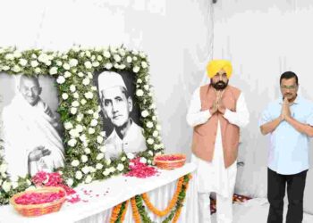 CM AND DELHI CM PAY FLORAL TRIBUTES TO MAHATMA GANDHI AND LAL BAHADUR SHASTRI