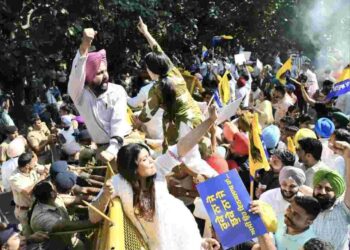 AAP Punjab vehemently opposes arrest of MP Sanjay Singh, stages protest in front of BJP office in Chandigarh