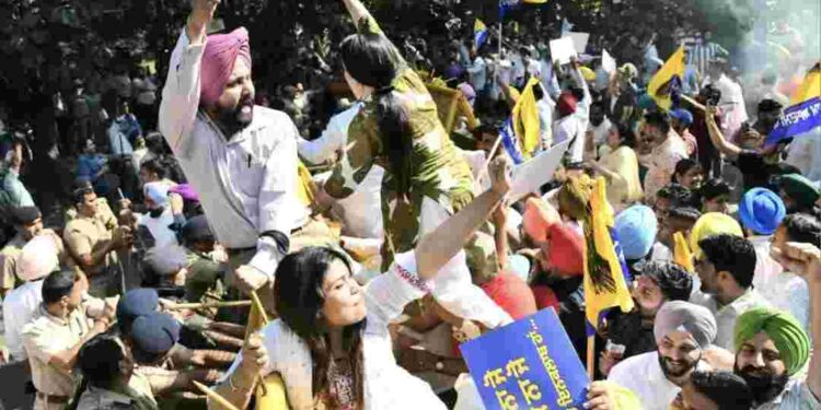 AAP Punjab vehemently opposes arrest of MP Sanjay Singh, stages protest in front of BJP office in Chandigarh