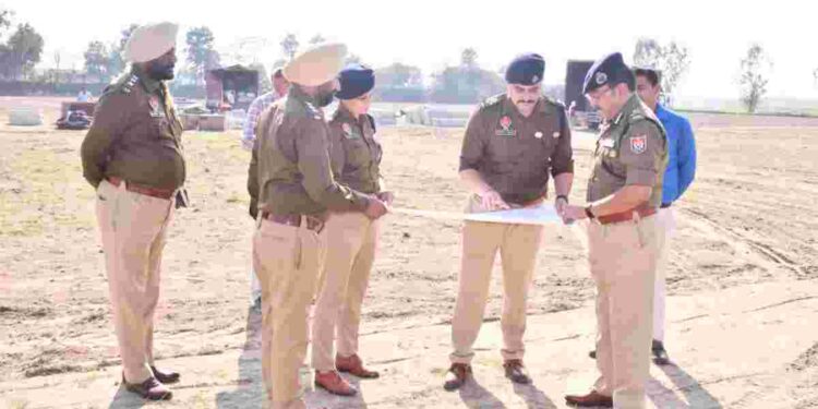 SPL DGP ARPIT SHUKLA VISITS HOSHIARPUR & SBS NAGAR TO REVIEW STATUS OF STUBBLE BURNING