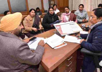 Social Security Minister holds meeting with All Punjab Supervisors Association regarding their demands